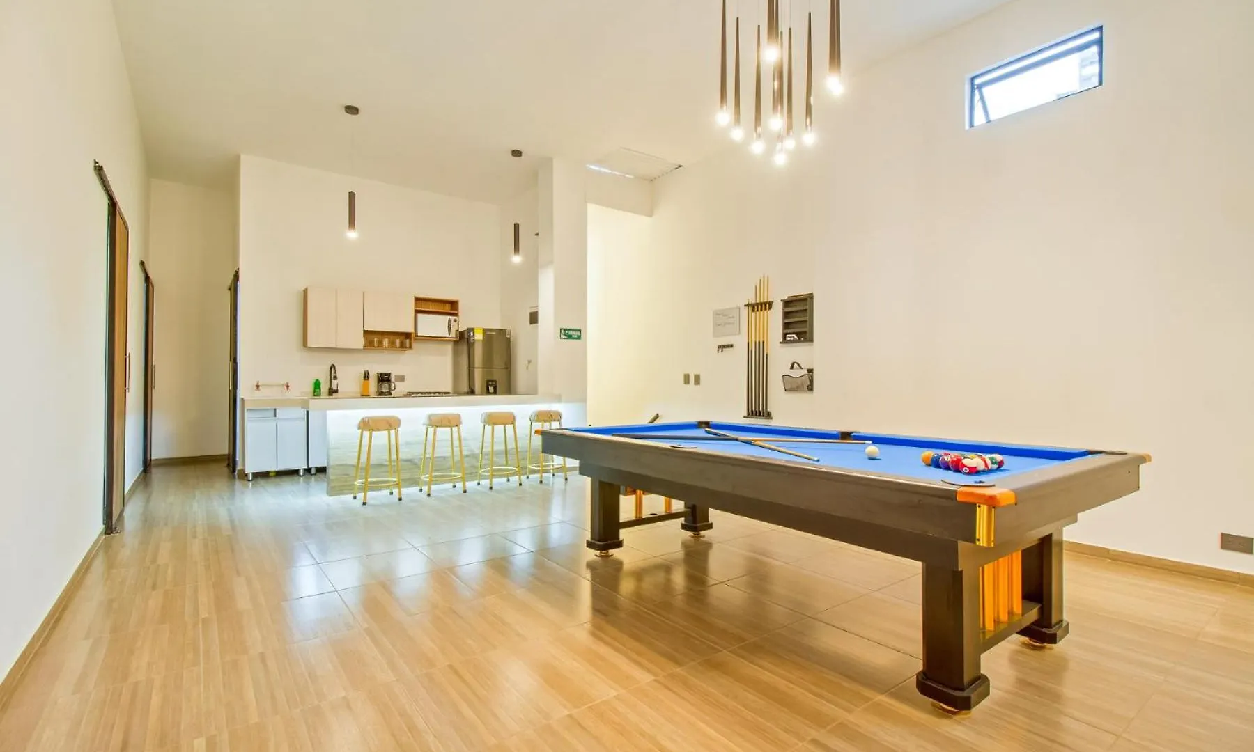 Massive Jacuzzi - 6 Bedroom With Private Bathroom - 1 Block From Lleras P11 Медельин