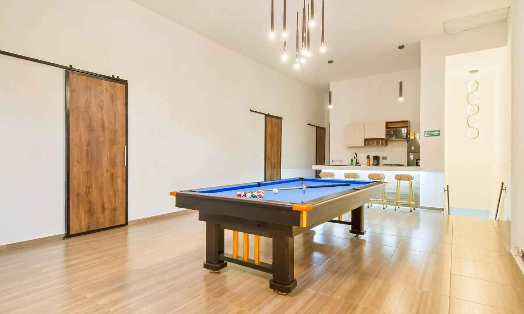 Апартаменты Massive Jacuzzi - 6 Bedroom With Private Bathroom - 1 Block From Lleras P11 Медельин Колумбия