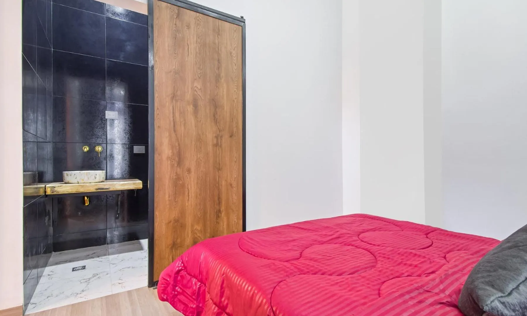 Massive Jacuzzi - 6 Bedroom With Private Bathroom - 1 Block From Lleras P11 Медельин 0*,