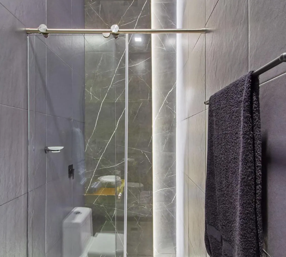 Massive Jacuzzi - 6 Bedroom With Private Bathroom - 1 Block From Lleras P11 Медельин