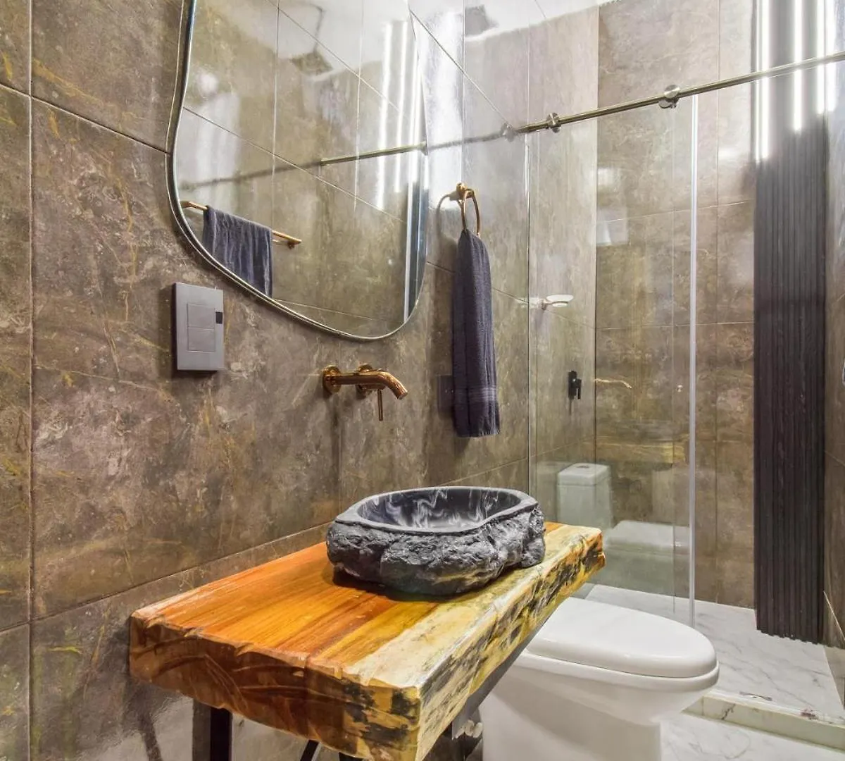 Апартаменты Massive Jacuzzi - 6 Bedroom With Private Bathroom - 1 Block From Lleras P11 Медельин