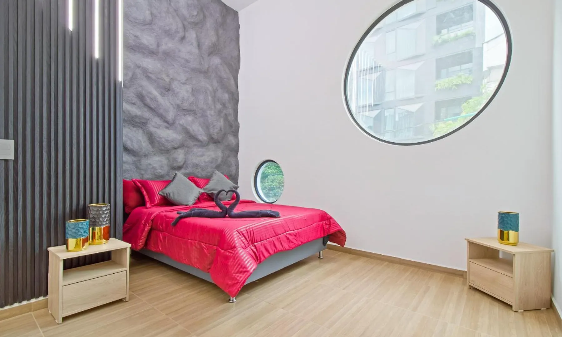 Apartment Massive Jacuzzi - 6 Bedroom With Private Bathroom - 1 Block From Lleras P11 Medellin Colombia